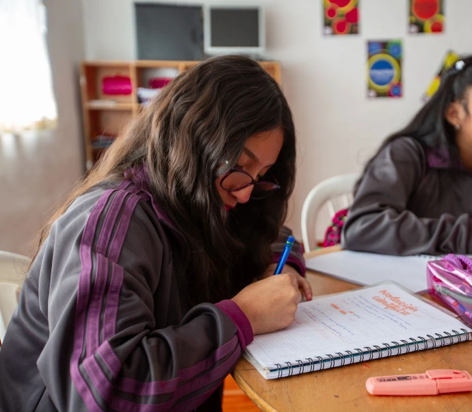 Estudiantes de la Unidad Educativa Rey Sabio Salomón en actividad escolar