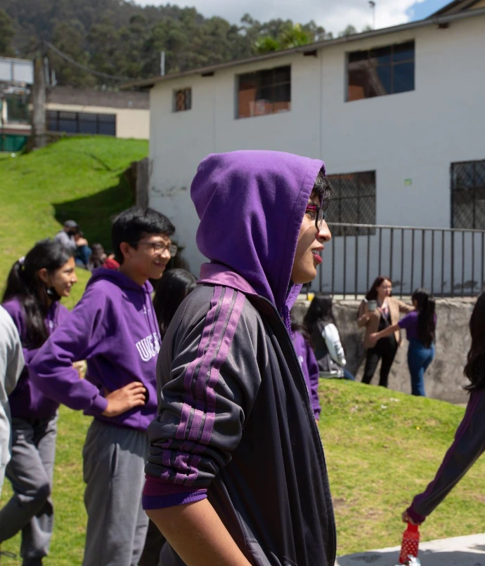 Estudiantes de colegio en la Unidad Educativa Rey Sabio Salomón